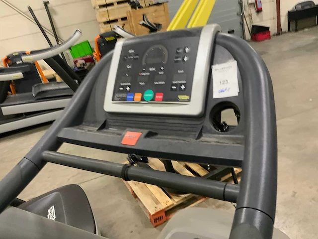 Technogym jog now 500 led loopband - afbeelding 2 van  6