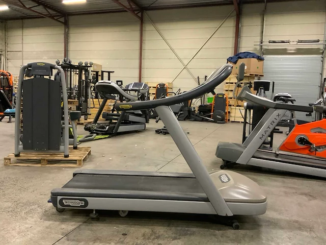 Technogym jog now 500 led loopband - afbeelding 1 van  6