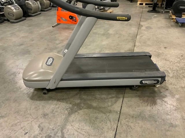 Technogym jog now 500 led loopband - afbeelding 2 van  6