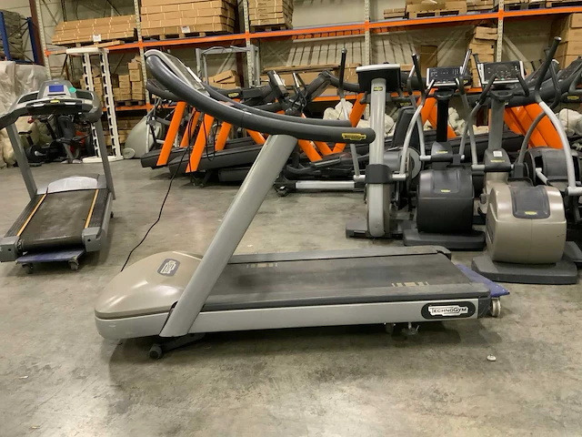 Technogym jog now 500 led loopband - afbeelding 2 van  8