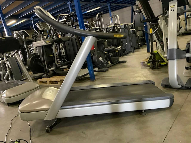 Technogym jog now 500 led loopband - afbeelding 1 van  5