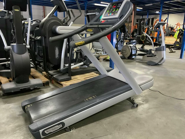 Technogym jog now 500 led loopband - afbeelding 2 van  6