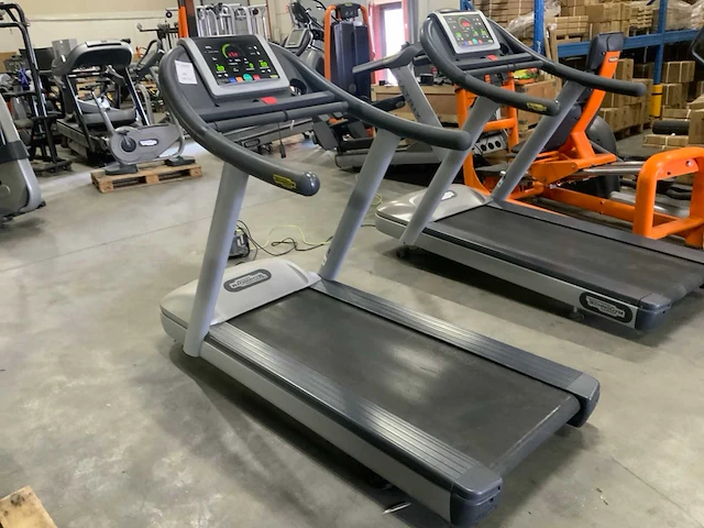 Technogym jog now 500 led loopband - afbeelding 1 van  5