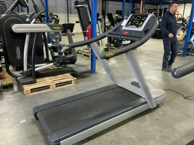 Technogym jog now 500 led loopband - afbeelding 3 van  5