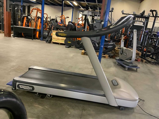 Technogym jog now 500 led loopband - afbeelding 1 van  6