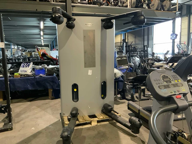 Technogym kinesis one cable station krachtstation - afbeelding 1 van  8