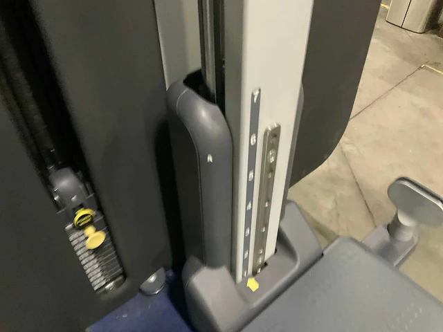 Technogym kinesis single station step/squat krachtstation - afbeelding 2 van  6