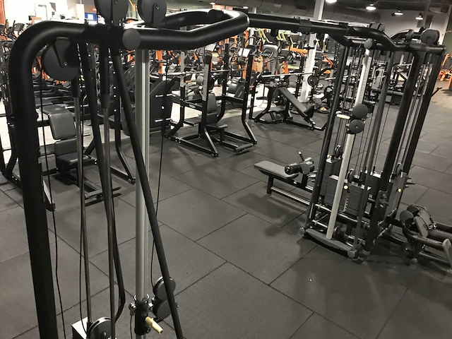 Technogym multistation element 5 stack krachtstation - afbeelding 4 van  7