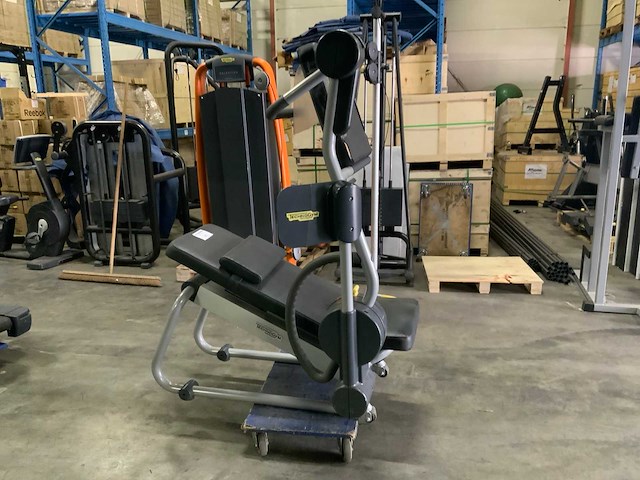 Technogym posterior stretch bench krachtstation - afbeelding 1 van  6