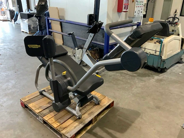 Technogym posterior stretch machine krachtstation - afbeelding 4 van  6