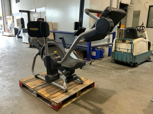 Technogym posterior stretch machine krachtstation - afbeelding 5 van  6