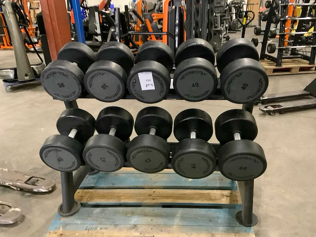 Technogym pu dumbbells 38;2x40;42;44kg krachtstation - afbeelding 1 van  5