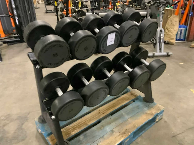 Technogym pu dumbbells 38;2x40;42;44kg krachtstation - afbeelding 2 van  5