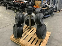 Technogym pu schijven 50mm met rek 12x20kg;8x10kg;4x2,5kg;2x1,25kg krachtstation - afbeelding 1 van  7