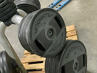 Technogym pu schijven 50mm met rek 12x20kg;8x10kg;4x2,5kg;2x1,25kg krachtstation - afbeelding 5 van  7