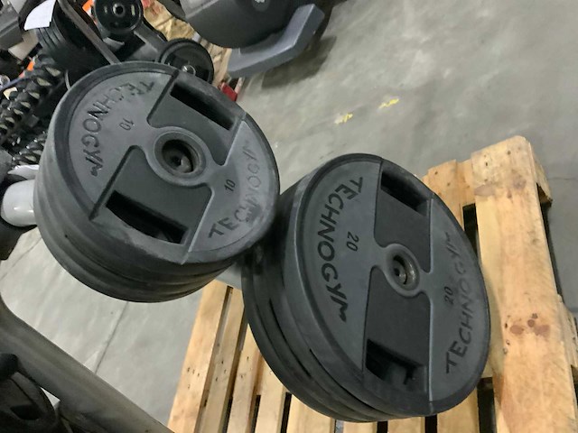 Technogym pu schijven 50mm met rek 12x20kg;8x10kg;4x2,5kg;2x1,25kg krachtstation - afbeelding 7 van  7