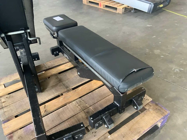 Technogym pure 1x adjustable bench krachtstation - afbeelding 4 van  5