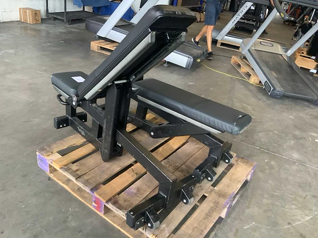 Technogym pure 1x adjustable bench krachtstation - afbeelding 5 van  5