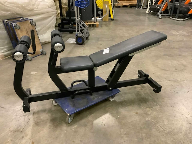 Technogym pure abdominal bench krachtstation - afbeelding 1 van  5