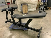 Technogym pure abdominal bench krachtstation - afbeelding 3 van  5