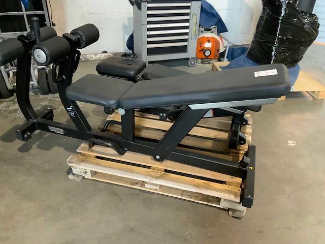 Technogym pure abdominal bench krachtstation - afbeelding 2 van  4