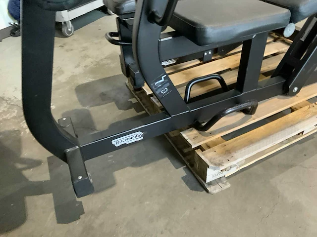 Technogym pure abdominal bench krachtstation - afbeelding 4 van  4