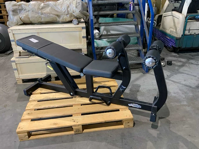 Technogym pure abdominal crunch bench krachtstation - afbeelding 1 van  4