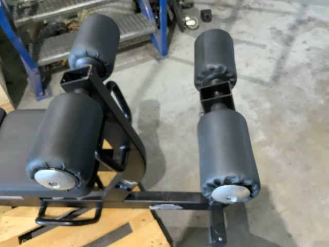 Technogym pure abdominal crunch bench krachtstation - afbeelding 2 van  4