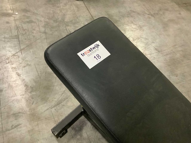 Technogym pure abdominal crunch bench krachtstation - afbeelding 3 van  3