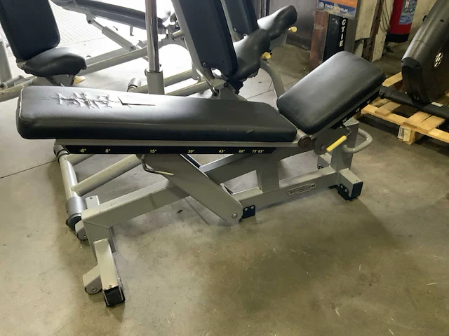 Technogym pure adjustable bench krachtstation - afbeelding 3 van  4