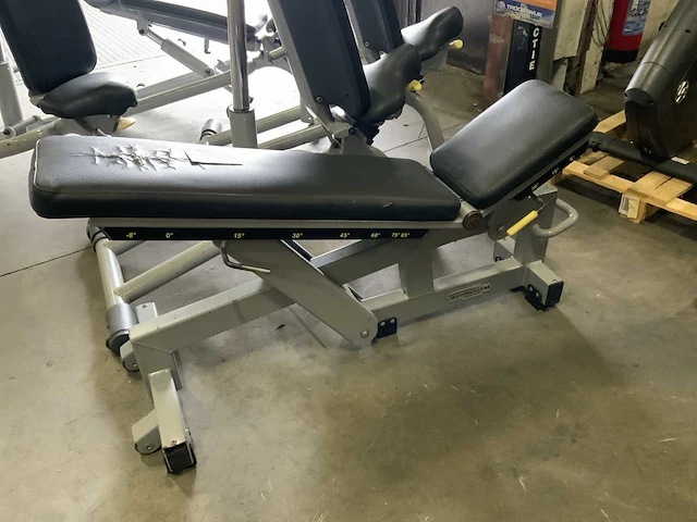 Technogym pure adjustable bench krachtstation - afbeelding 4 van  4