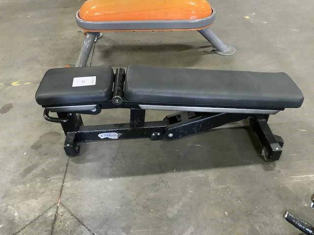 Technogym pure adjustable bench krachtstation - afbeelding 1 van  3