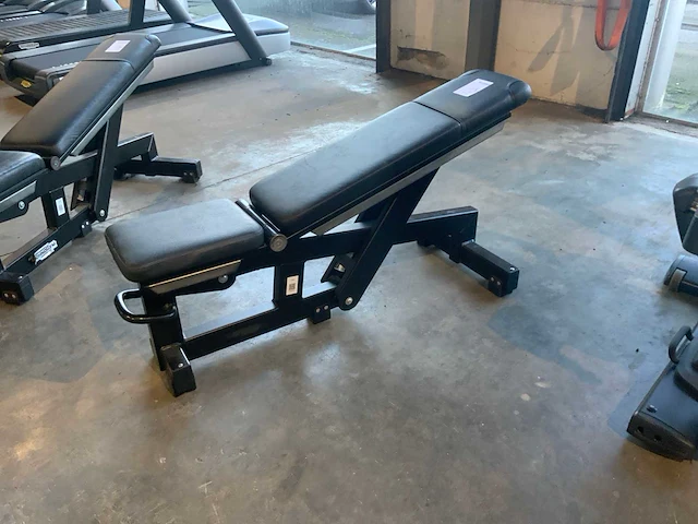 Technogym pure adjustable bench krachtstation - afbeelding 1 van  6