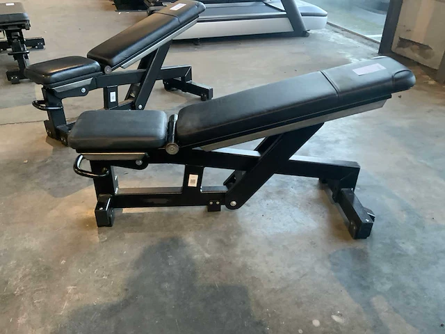 Technogym pure adjustable bench krachtstation - afbeelding 2 van  6