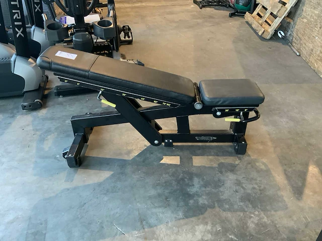 Technogym pure adjustable bench krachtstation - afbeelding 4 van  6
