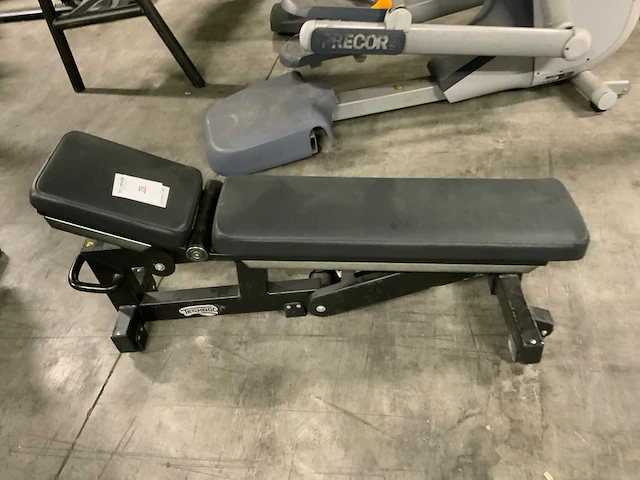 Technogym pure adjustable bench krachtstation - afbeelding 1 van  4