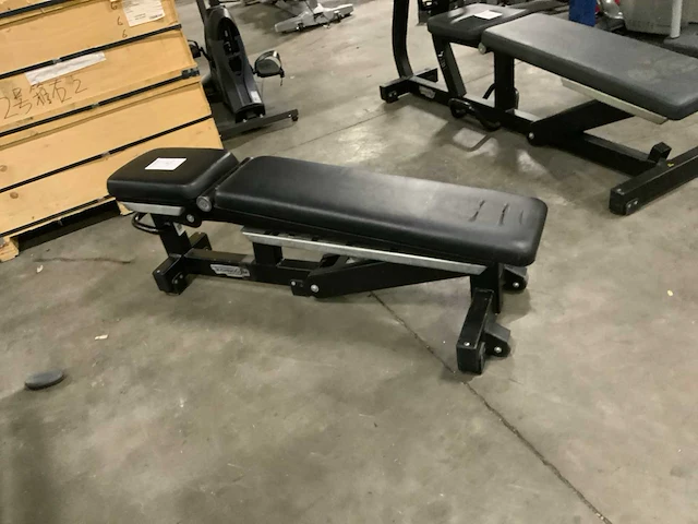 Technogym pure adjustable bench krachtstation - afbeelding 1 van  5