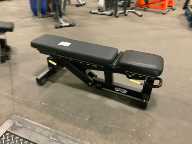 Technogym pure adjustable bench krachtstation - afbeelding 2 van  5