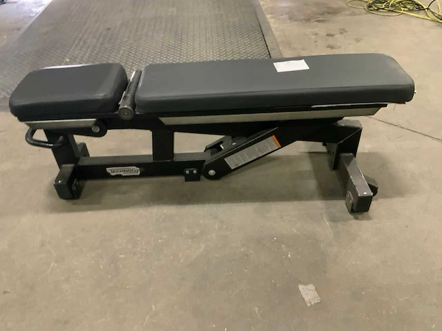 Technogym pure adjustable bench krachtstation - afbeelding 4 van  5