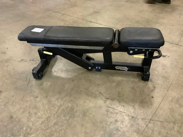 Technogym pure adjustable bench krachtstation - afbeelding 3 van  4