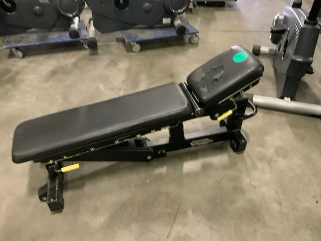 Technogym pure adjustable bench krachtstation - afbeelding 1 van  4