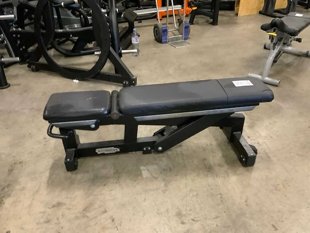 Technogym pure adjustable bench krachtstation - afbeelding 1 van  5