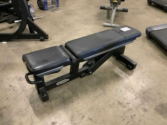 Technogym pure adjustable bench krachtstation - afbeelding 2 van  5