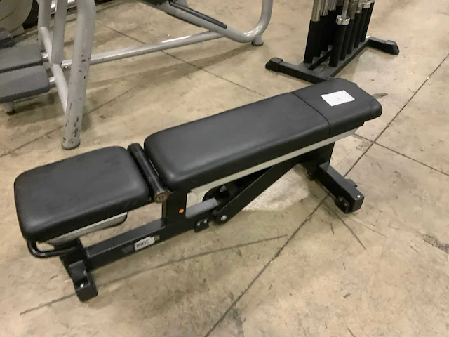 Technogym pure adjustable bench krachtstation - afbeelding 1 van  4