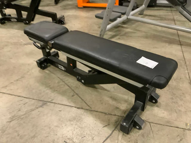 Technogym pure adjustable bench krachtstation - afbeelding 3 van  4