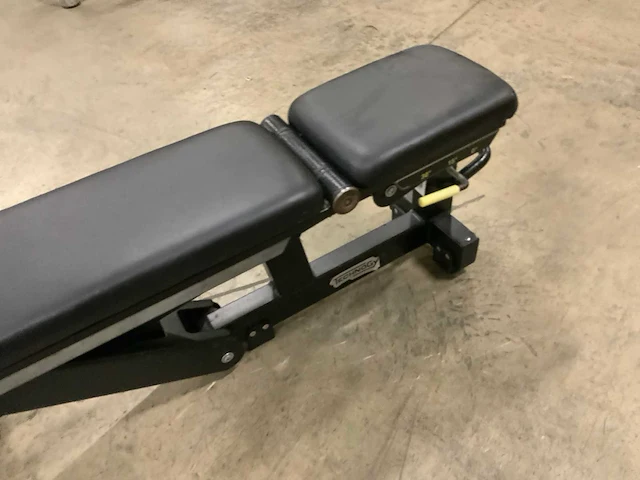 Technogym pure adjustable bench krachtstation - afbeelding 4 van  4