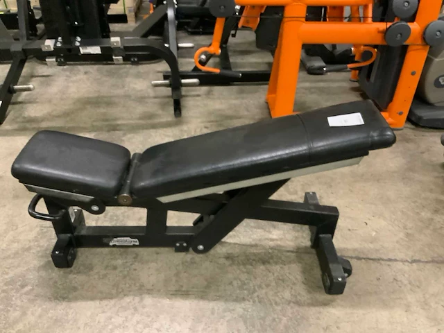 Technogym pure adjustable bench krachtstation - afbeelding 1 van  5