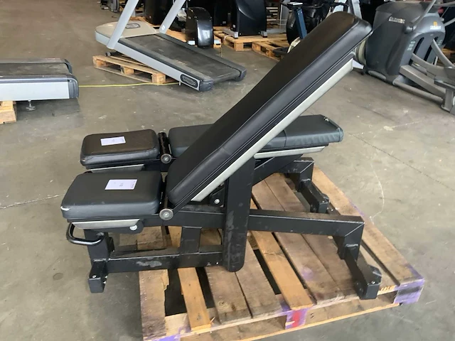 Technogym pure adjustable bench krachtstation - afbeelding 2 van  4