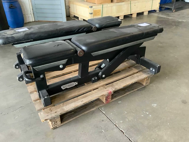 Technogym pure adjustable bench krachtstation - afbeelding 3 van  4