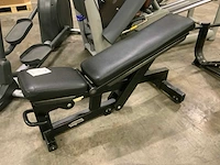 Technogym pure adjustable bench krachtstation - afbeelding 2 van  5